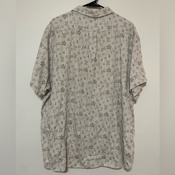 ROWM set of 2 men's XXL short sleeve novelty print button down shirts EUC - Picture 7 of 11